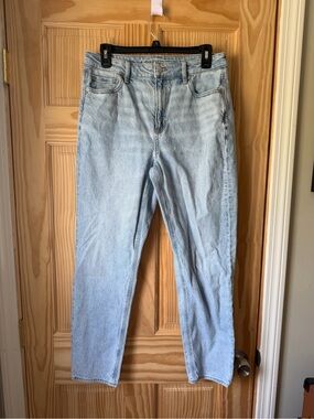 American Eagle Light Wash Straight Leg Jeans